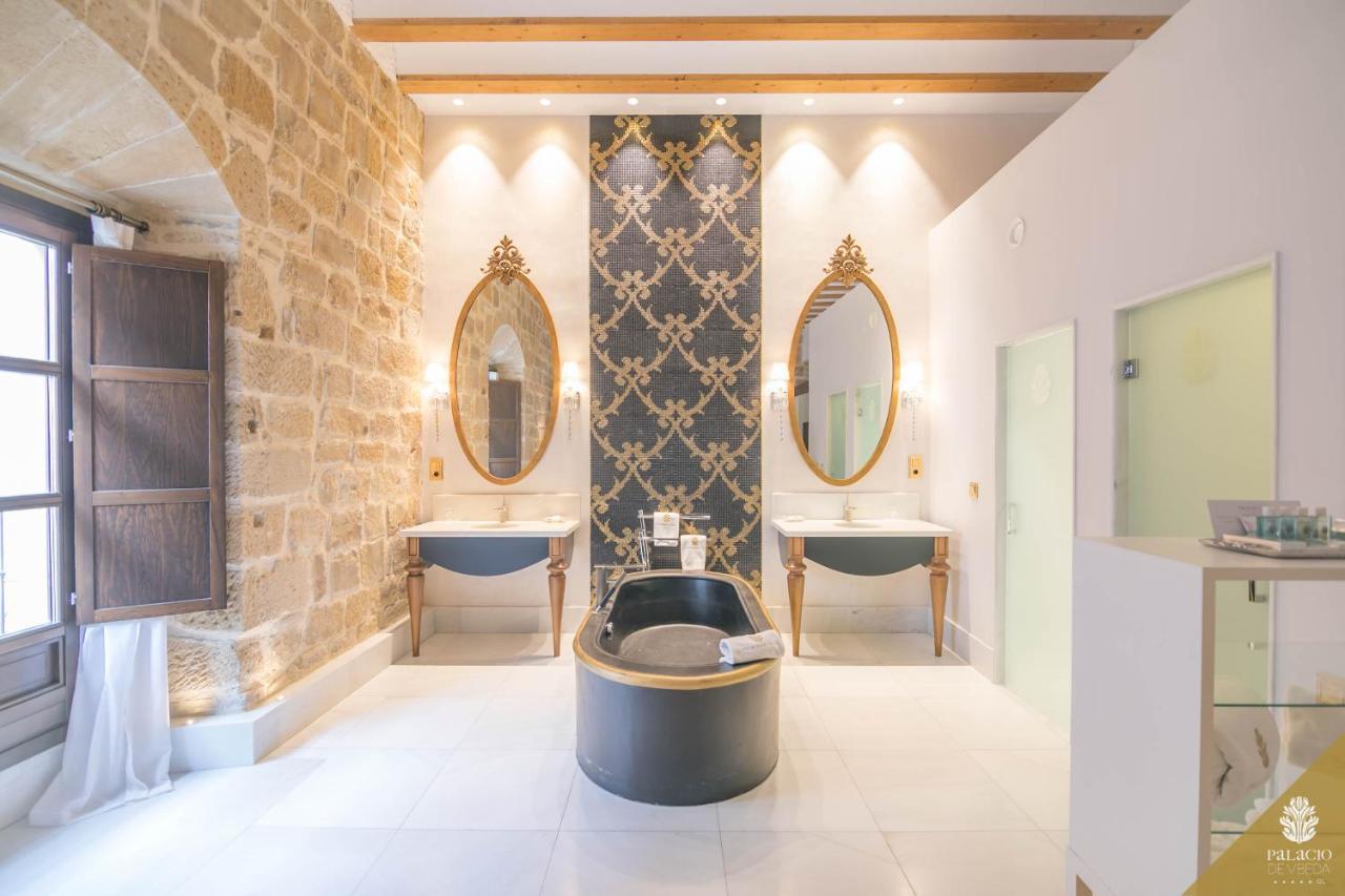 Hotel Palacio De Ubeda 5 G.L Exteriör bild Bathroom