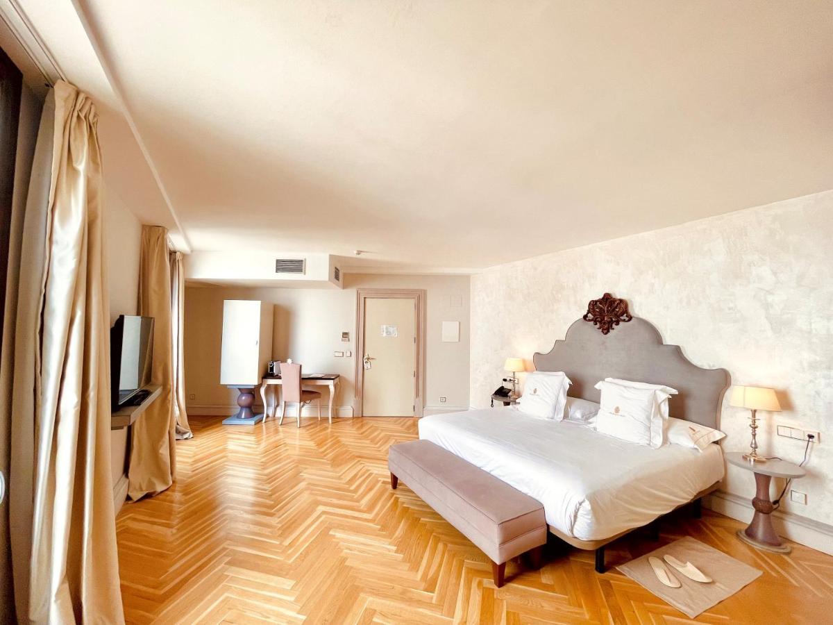 Hotel Palacio De Ubeda 5 G.L Exteriör bild A room at the hotel
