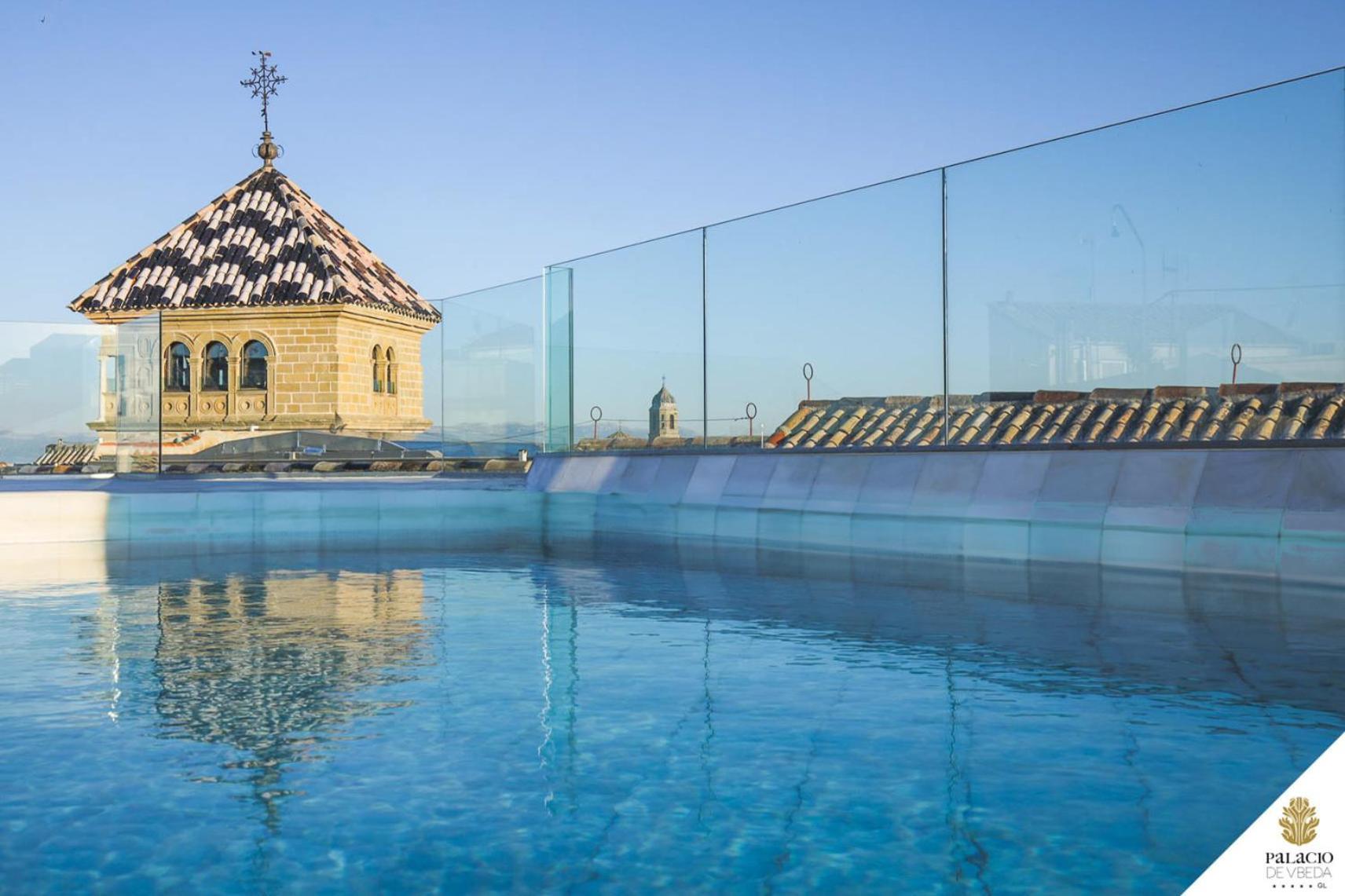 Hotel Palacio De Ubeda 5 G.L Exteriör bild The rooftop pool