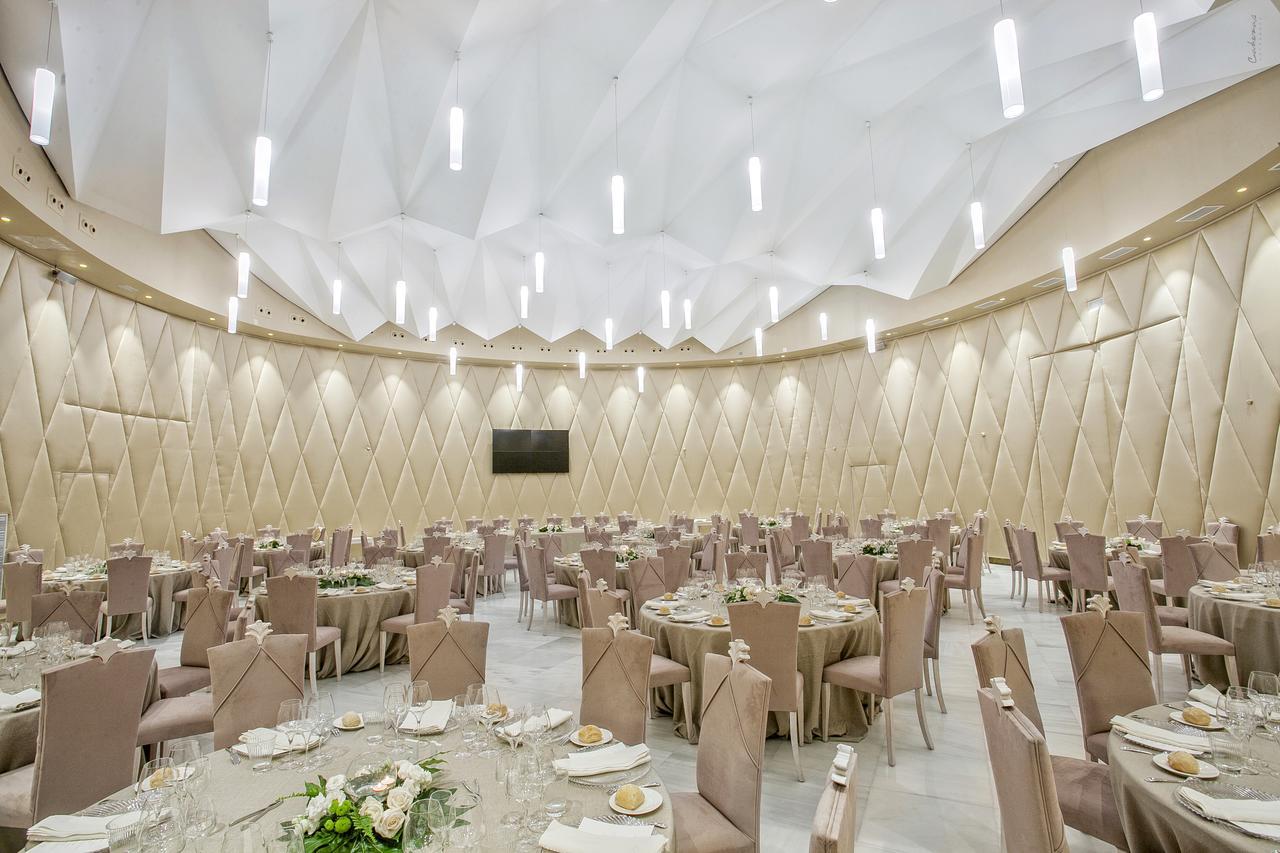Hotel Palacio De Ubeda 5 G.L Exteriör bild The interior of the ballroom